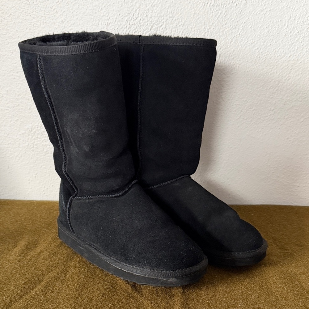 UGG Classic Tall Boots Women’s Size 6